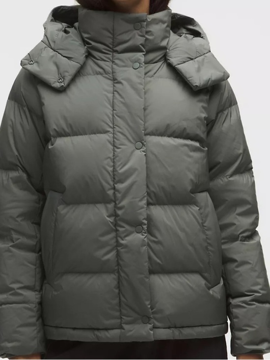 lululemon athletica Jackets & Blazers - Women's Wunder Puff
600-Down-Fill Quilted Hooded Puffer Jacket - Sage Green